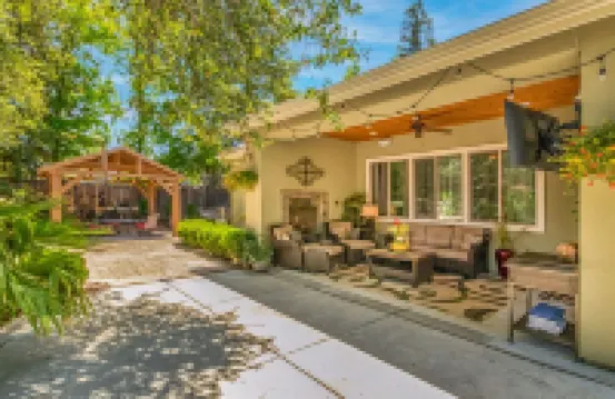 Luxury Vacation Villa with Salt water Pool and Spa.