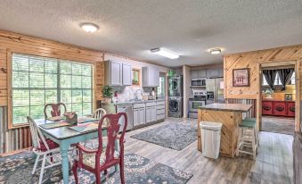 Sues Camp w/ Caddo Lake Access & Dock!