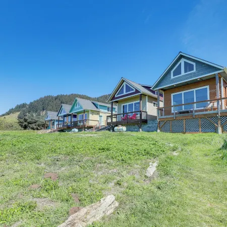 Peaceful Fall Escape: Oregon Home w/ Ocean View