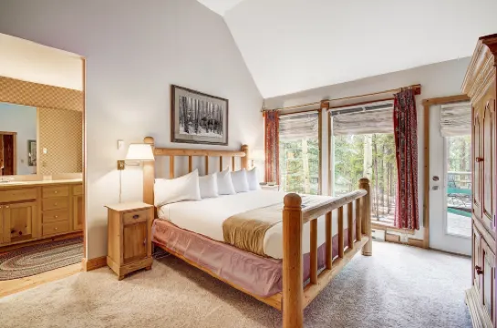 Beautiful 5Br Home at the Ranch - Kids Ski Free! Condo