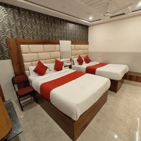 Hotel Dream Palace Residency Отели рядом с достопримечательностью «Район трущоб Дхарави»