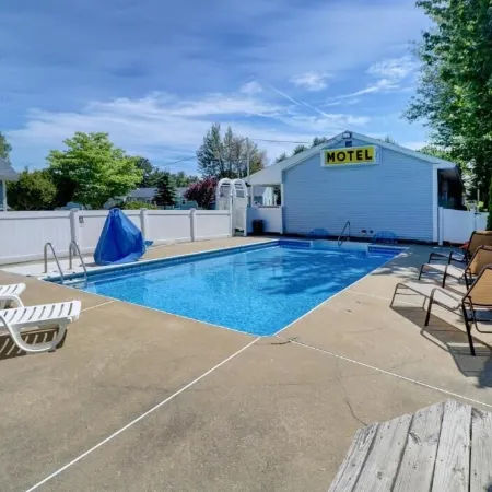 Brookside Inn & Cottages