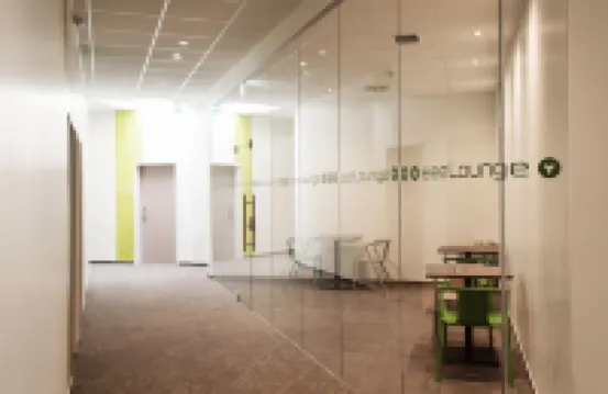 特勞恩依依飯店 住宿飯店