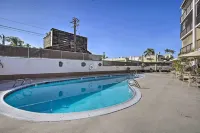 Centrally Located Kailua-Kona Condo w/ Lanai!