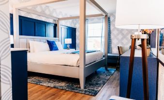 Salem Waterfront Hotel & Suites