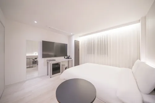Gyeongsan Jinliyang Glam Hotel (Glam)