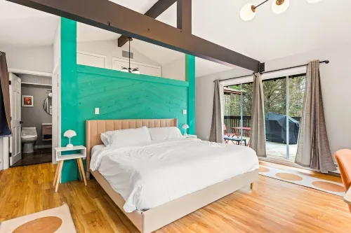 Stratton Mountain Getaway: 30% Off Ski Chalet w/Hot Tub, Firepit, & Pond Views