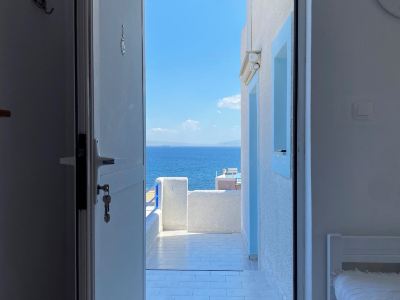 Blue Dolphin Studios and Apartment