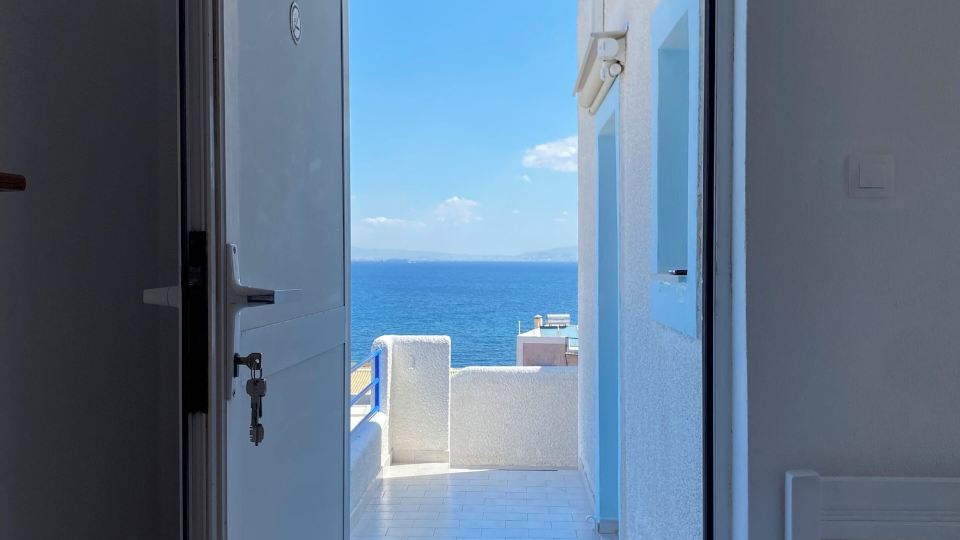 Blue Dolphin Studios and Apartment