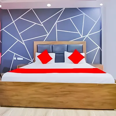 Classic Hotel @ Walk in Nizamuddin Railway Station Hotels near Hazrat Nizamuddin Station