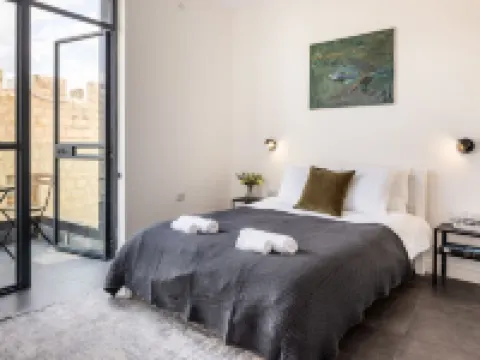 Old Charm & Modern Meets in Haifa with Shelter Hotéis em Haifa