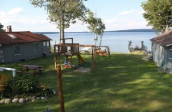 Beautiful Hubbard Lake, Lakefront Cottage