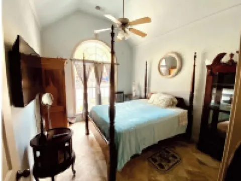 Near Oak Mtn Garden Home Hotels in Pelham