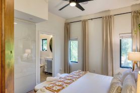 Mill Creek by Avantstay Modern Design, Patio, Hot Tub
