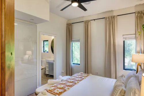 Mill Creek by Avantstay Modern Design, Patio, Hot Tub