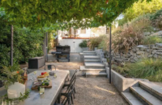 ซิลเวอร์ สกรีน บาย อะวันสเตย์ หลบหนีให้หรูในสวนหลังบ้าน