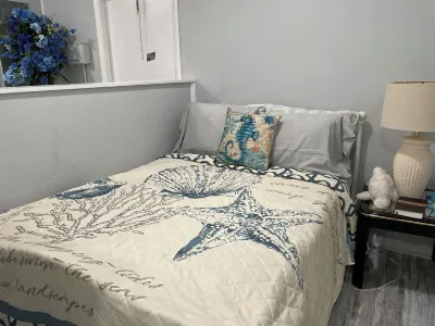 Warm and Cozy Home in Quiet Neighborhood!! LLC