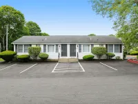 Founder's Brook Motel and Suites - Motels