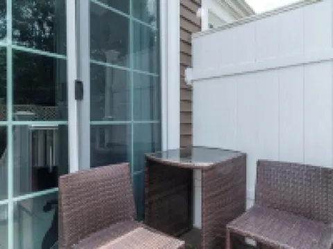 Spacious Modern Luxury Duplex Near Boston & Cambridge - Free Parking Hotels in Everett