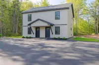 Serene 2-bedroom apartment with WiFi in Ellsworth with a backyard stream.