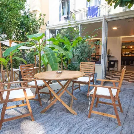 Auberge de Jeunesse HI Nice les Camélias Отели в г. Ницца