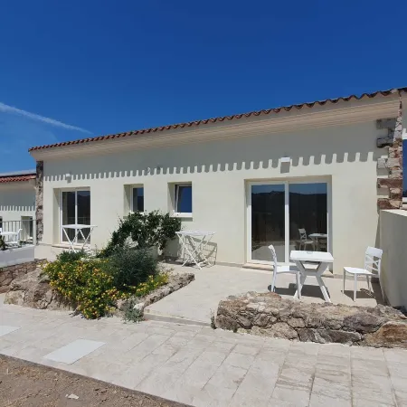 Hotel Borgo Dell'Orso Отели рядом с достопримечательностью «Пляж Маннена»