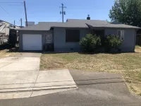 Adorable 2 bedroom 1 bath house pet friendly nearby shopping and hospital