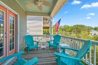 Spacious 3bed/2.5bath home with included golf cart, Hot Tub, 15min walk to beach