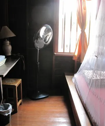 ห้องมาตรฐานพร้อมพัดลมและห้องน้ำรวม