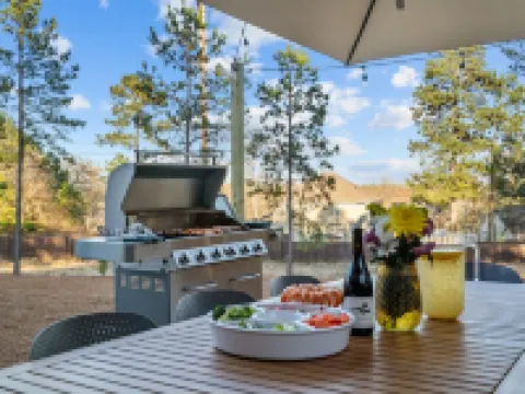 6Br w/ Golf Sim Putting Green Hot Tub Sauna Games Hotels in Pinehurst