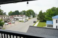 3rd Floor Lakeview 2-Bedroom Penthouse in Geneva U6