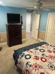 Comfy lake home  on the water mins from cp, sports force, downtown and the jet