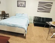 Main Central Avenue Basement Studio  호텔