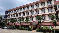 Abadi Hotel Convention Center Hotel dekat Masjid Rahmatullah, Simpang Kapuk
