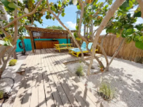 Aruba Palms Escape Suites โรงแรมใกล้หาด Palm Beach