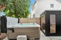Private space with hot tub. Hotels in Roxborough Park