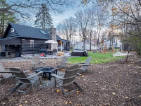 Timber Lodge: Hot Tub, Fireplace & Fun for All ! 西米爾福德酒店