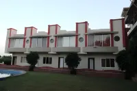Dwarkadhish Palm Valley-Pure Veg 탈데오 호텔