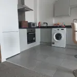 Ensuite Double Bedroom Apartment, Live in Landlord. Hotels in 