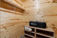 Dog Friendly, Fully Gated, Private Cabin by Fool Hollow Lake