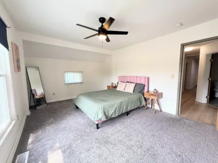 Big House in the Heart of Champaign + Game Room! Отели в г. Шампейн