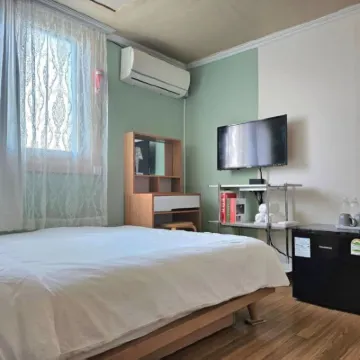 LETO HOUSE Hotels near Jayu Park (Freedom Park)
