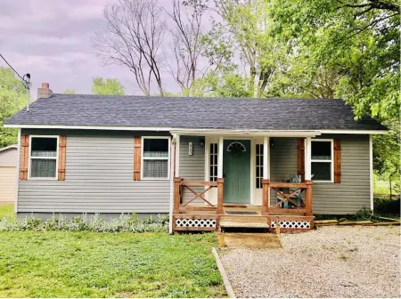 River Time Cottage Get Away! 1/2 Mile from Current River!