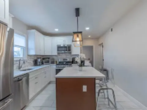 2-bedroom apartment in brilliant Montclair with AC, WiFi Hotels in Montclair