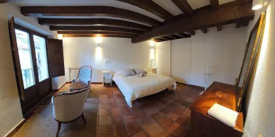 Second floor, old house, very spacious, bright, to rest for a few days. Plaza Mayor 주변 호텔