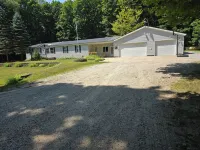 Mancelona Beer Garden, Snow Mobile & ATV Headquarters, 3bed, 2 bath, sleeps 10