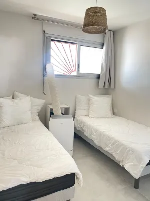 Magnificent 4 person apartment on the Sète marina, 100m from the beach, parking Hôtels à proximité de : Camping Marvilla Parks - Le Castellas