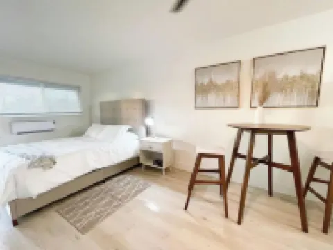 Newly renovated studio apartment 1 mile to HWY 99