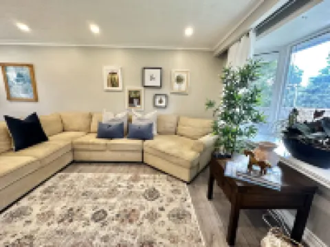 Four-seasons Serenity In The Heart of Oakville Close to Lake Ontario