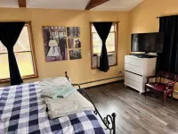 Spacious Hudson Valley retreat. Relax by the fire and enjoy the wildlife.